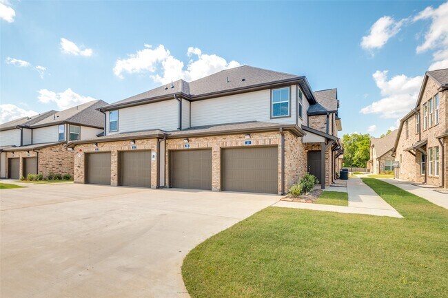 Building Photo - 123 Pk Pl Cir