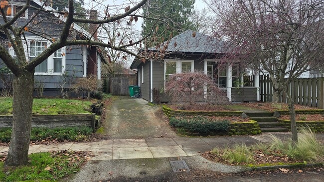 Building Photo - Charming 2 Bed, 1 Bath Home for Rent!