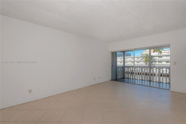 Building Photo - 440 Paradise Isle Blvd