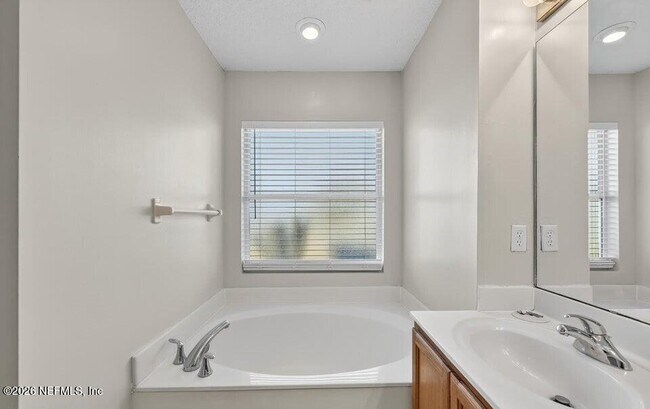 Building Photo - 9205 Redtail Dr