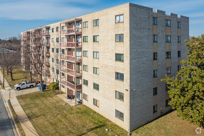 Primary Photo - 130 Slade Ave
