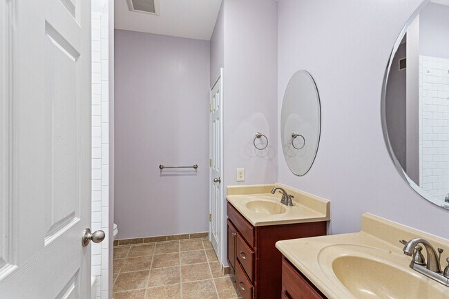 Building Photo - 2355 E York St