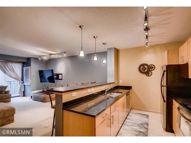 Building Photo - 7600 Lyndale Ave S