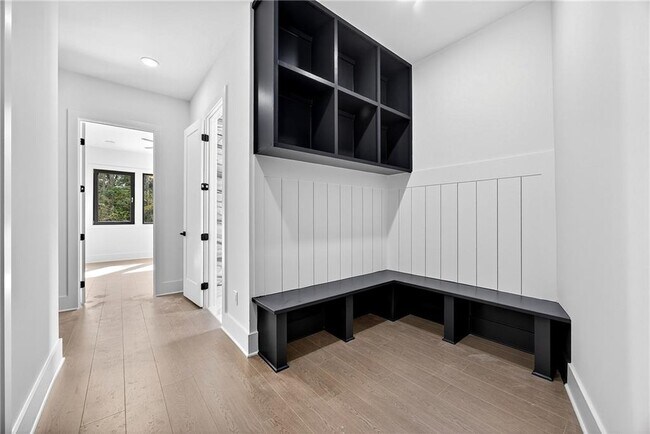 Building Photo - 127 Deer Cyn Dr