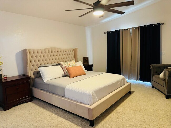 Building Photo - SHORT TERM RENTAL 3BD/2BA IN PRIVATE GATED...