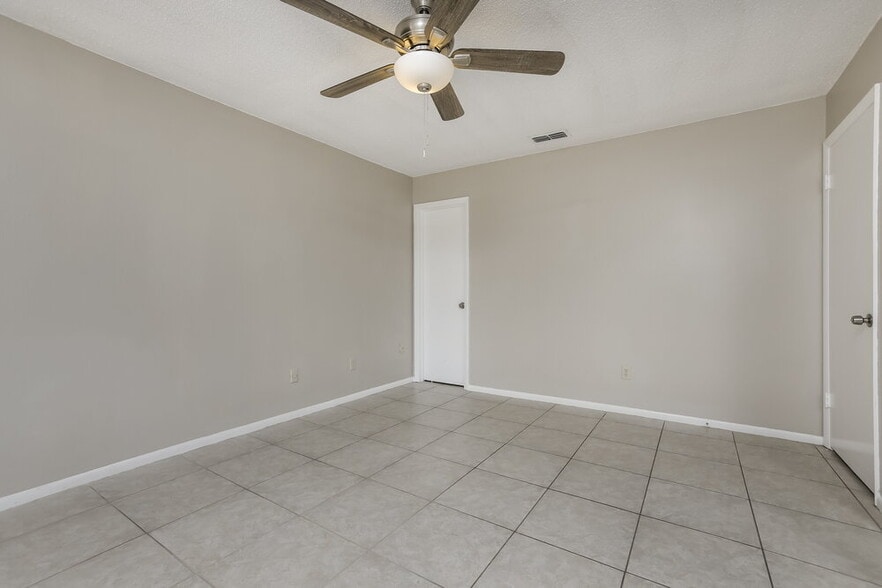 Building Photo - 1448 La Paloma Cir