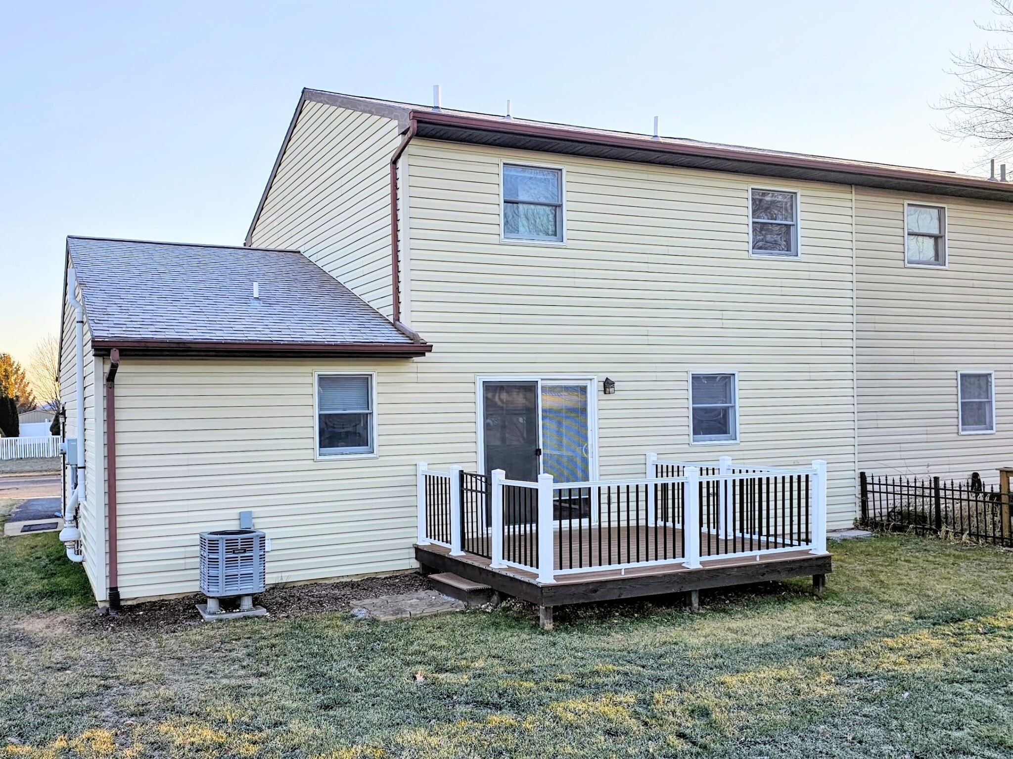 Building Photo - 35 Sunrise Cir