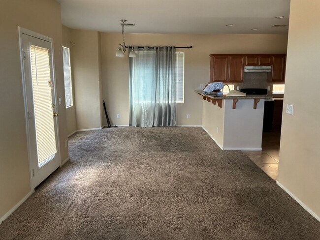 Building Photo - 2 Story 3 bedrooms 2.5 bathrooms