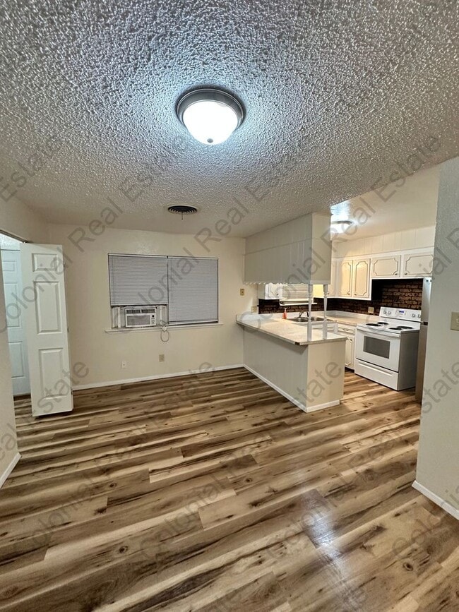 Building Photo - Cozy 3 bedroom 1.5 bathroom home.