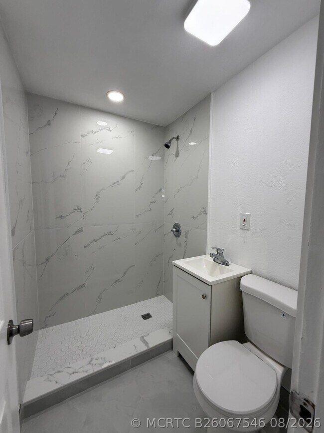 Building Photo - 4400 SW 36th St