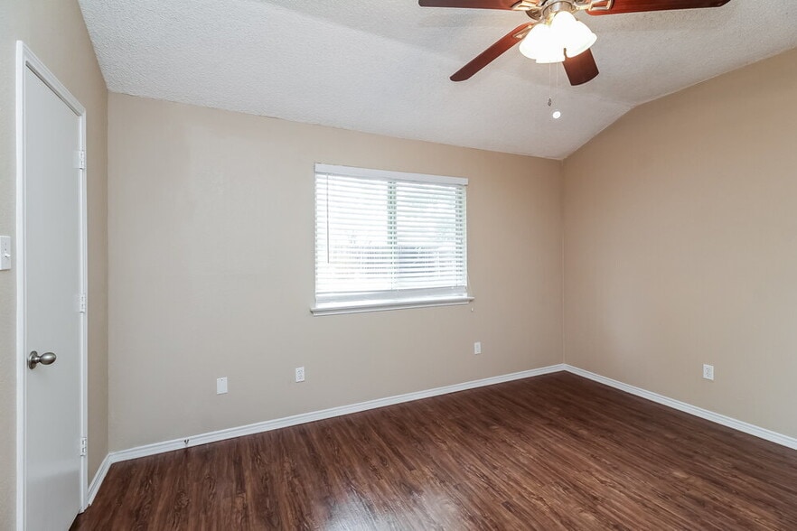 Building Photo - 405 Lemon Dr