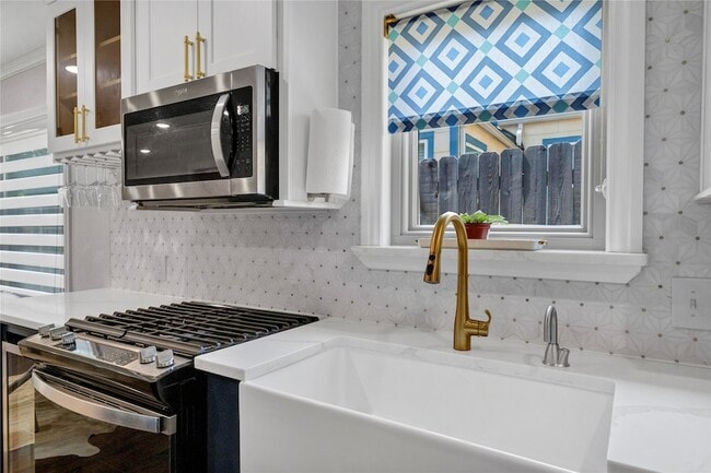 Building Photo - 3816 Collinwood Ave