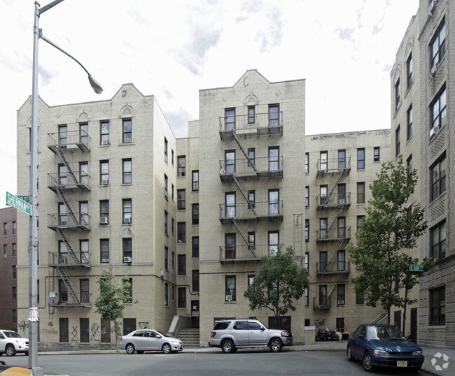 Building Photo - 221-225 E 168th St