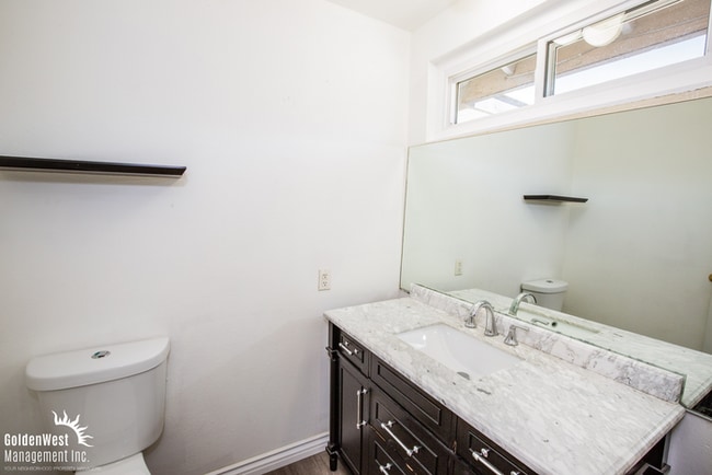 Building Photo - Beautifully Maintained 3Bdm 1.5Ba Home Nes...