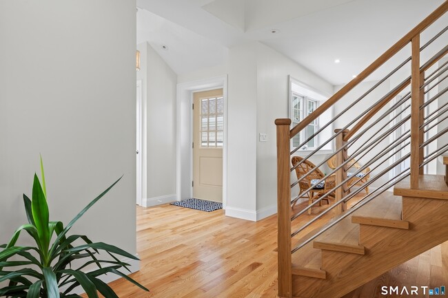 Building Photo - 18 Bel Aire Manor