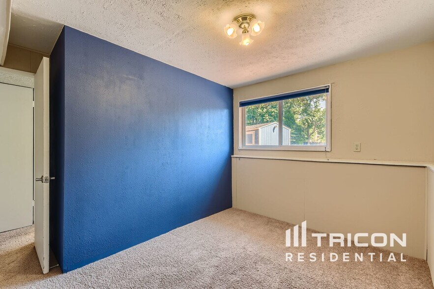 Building Photo - 1672 S Salida Way