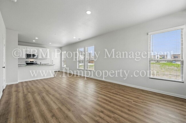 Building Photo - 2109 Luna Dr