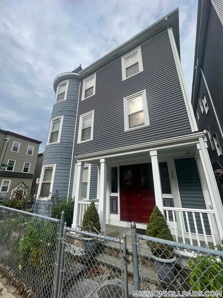 Building Photo - 123-125-125 Hillside St