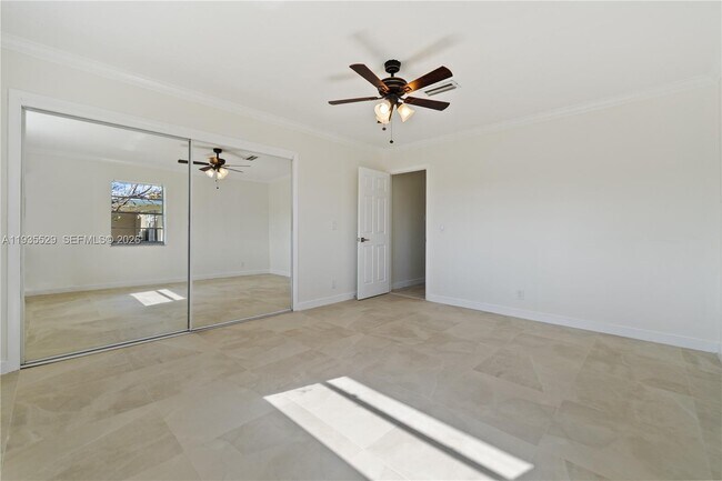 Building Photo - 232 SE 6th St