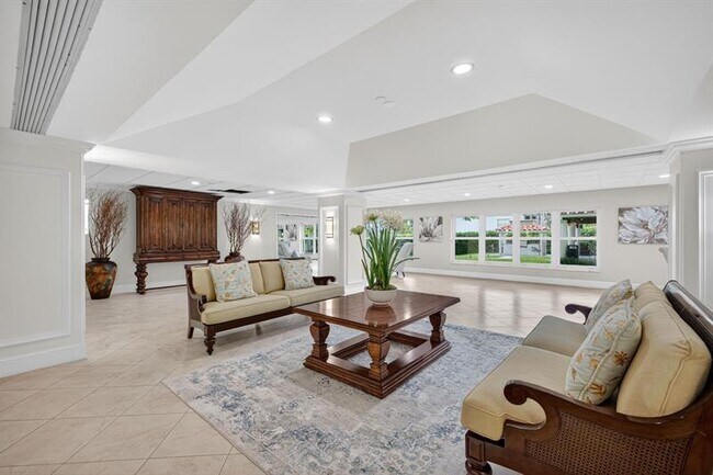 Building Photo - 3200 Port Royale Dr N