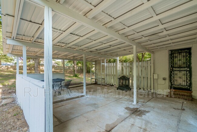 Building Photo - 5998 Polk St