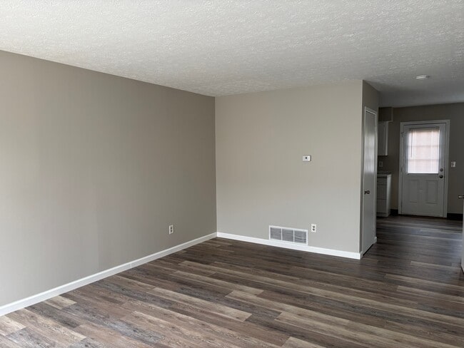 Large living room - 7320 Fall Creek Ln