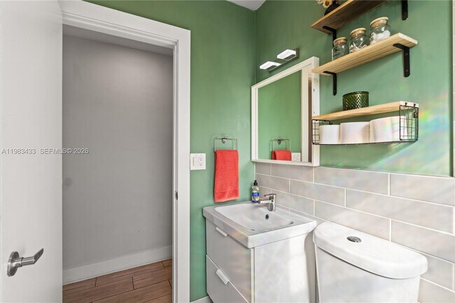 Building Photo - 2447 Wilson St