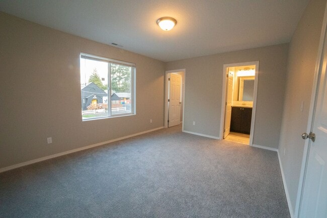 Building Photo - ALFOJ03