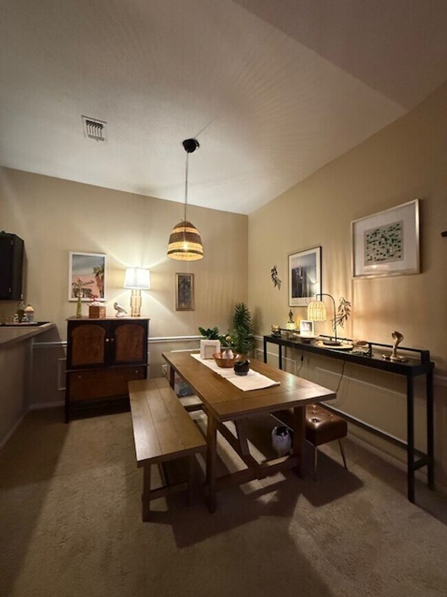 Building Photo - 608 Squire Ln