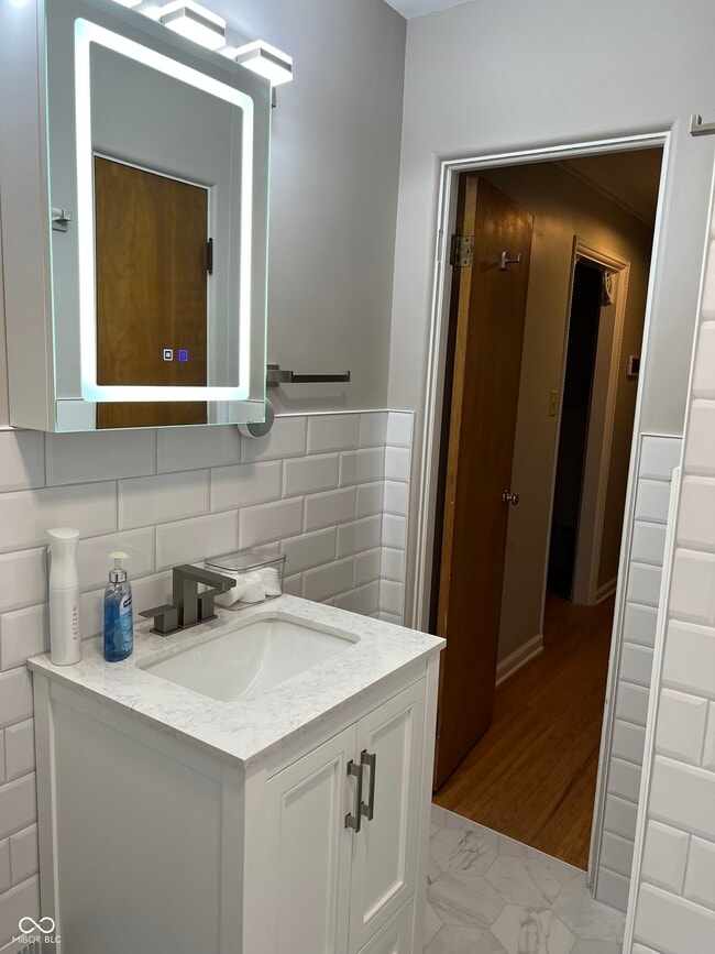 Building Photo - 1240 N Irvington Ave