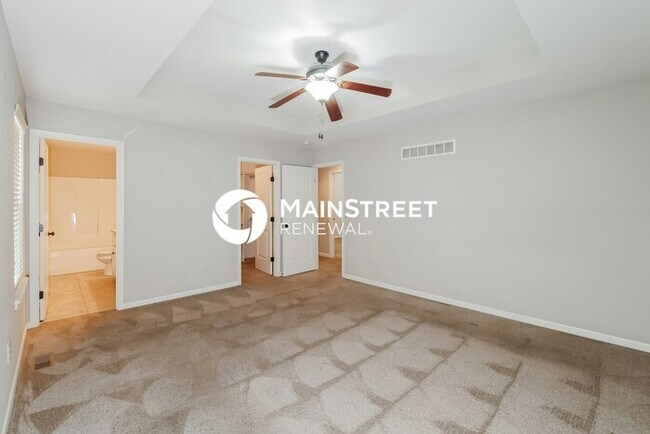 Building Photo - 4 Bedroom Pet-Friendly Home in Independence, MO with Main Street Renewal