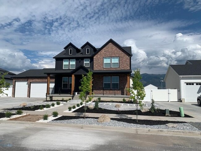 Front of House - 134 N Welden Way