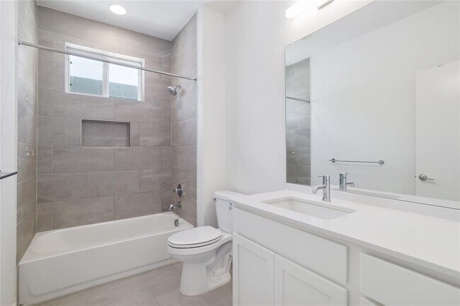 Building Photo - 1192 Sarabeth Way