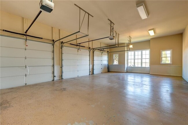 Building Photo - 1049 Highland Village Trail