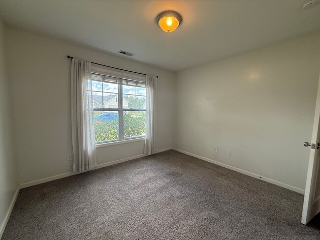 Building Photo - Absolutely Adorable!