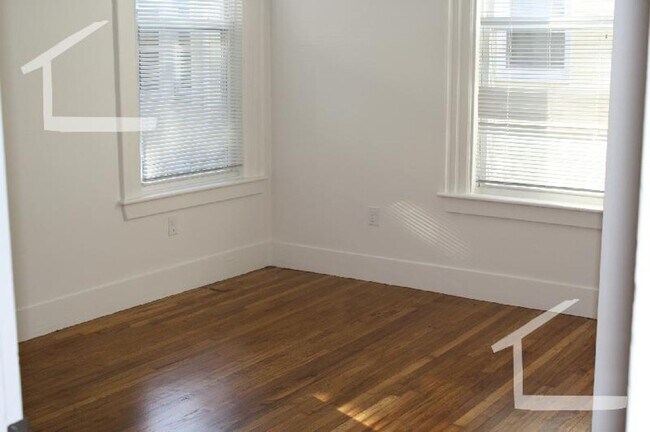 Building Photo - 9/1/26 Renovated Wadsworth St 4BR/2BA, cen...