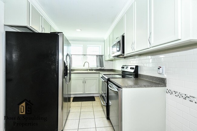 Building Photo - 409 Richardson Ave