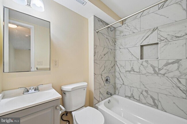 Building Photo - 8805 Bolero Ct