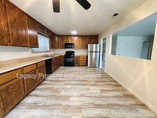 Building Photo - 2213 N Cirby Way