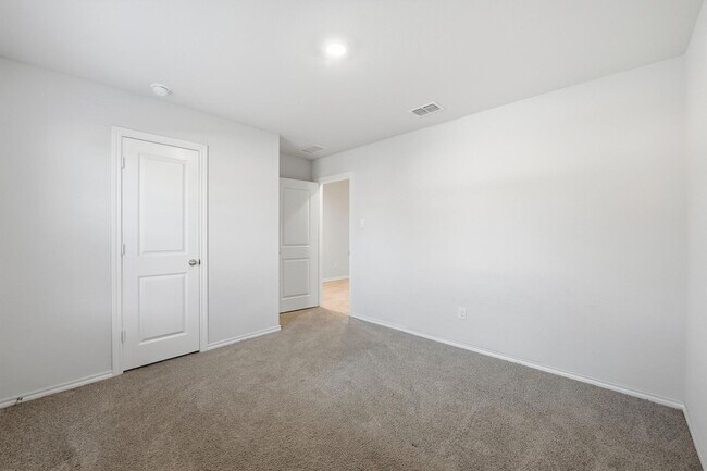 Building Photo - 4 bedroom home in Springtown, Texas