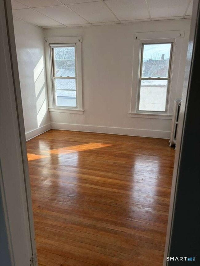 Building Photo - 1821 E Main St