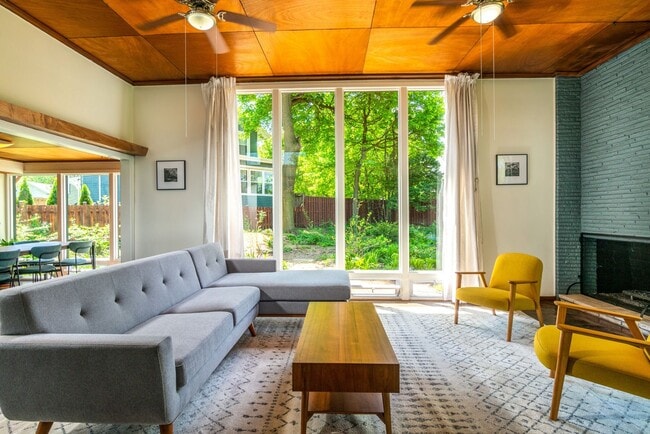 Building Photo - Beautiful Single Family Home w Massive Yar...