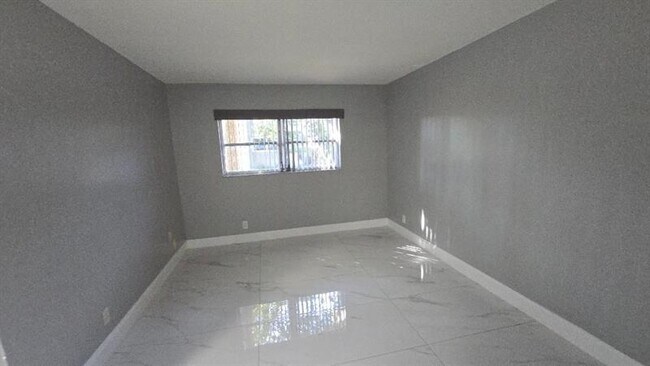 Building Photo - 3000 Riverside Dr