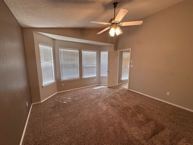 Building Photo - 9701 Tapatio Dr NW