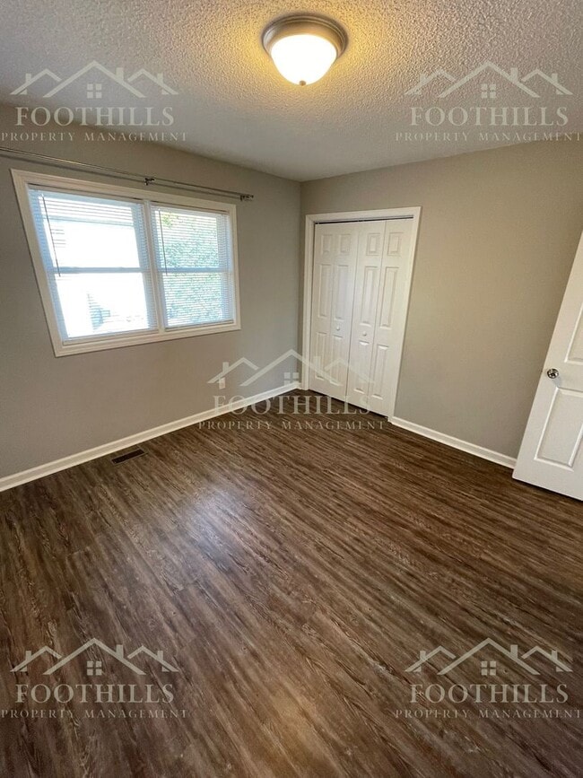 Building Photo - 2-Bedroom Home with Fenced Backyard and Ap...