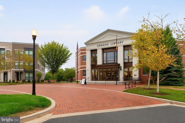 Building Photo - 8642 Satinwood Dr