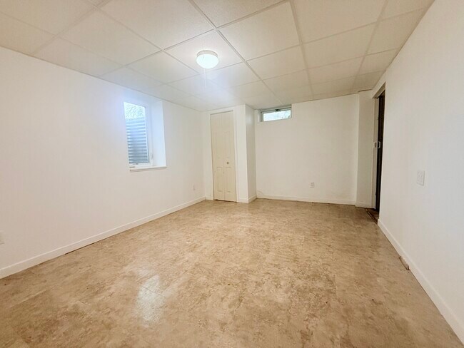 Bed #4 - 1205 Dorothy Dr