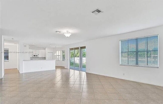 Building Photo - 1042 Sunflower Cir