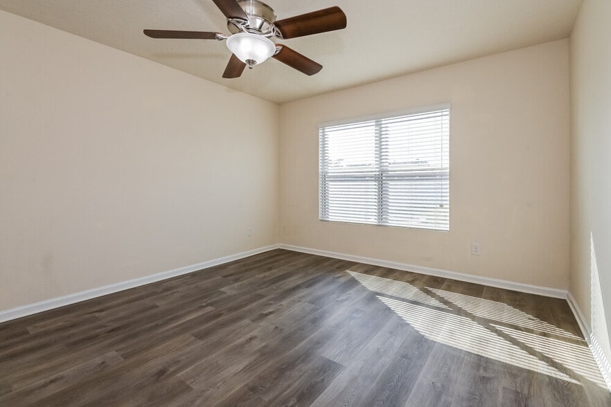 Building Photo - 1944 Rock Springs Way