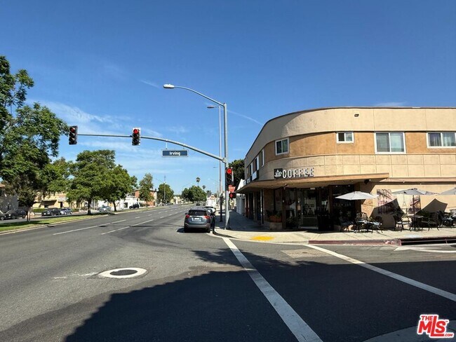 Building Photo - 1116 Irving Ave